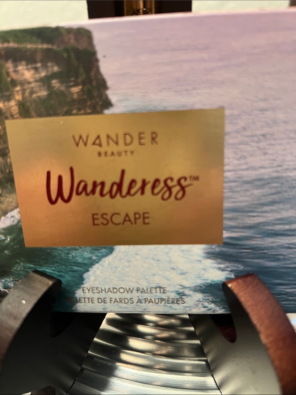 WANDER BEAUTY WANDERESS ESCAPE 10 Eyeshadow Palette